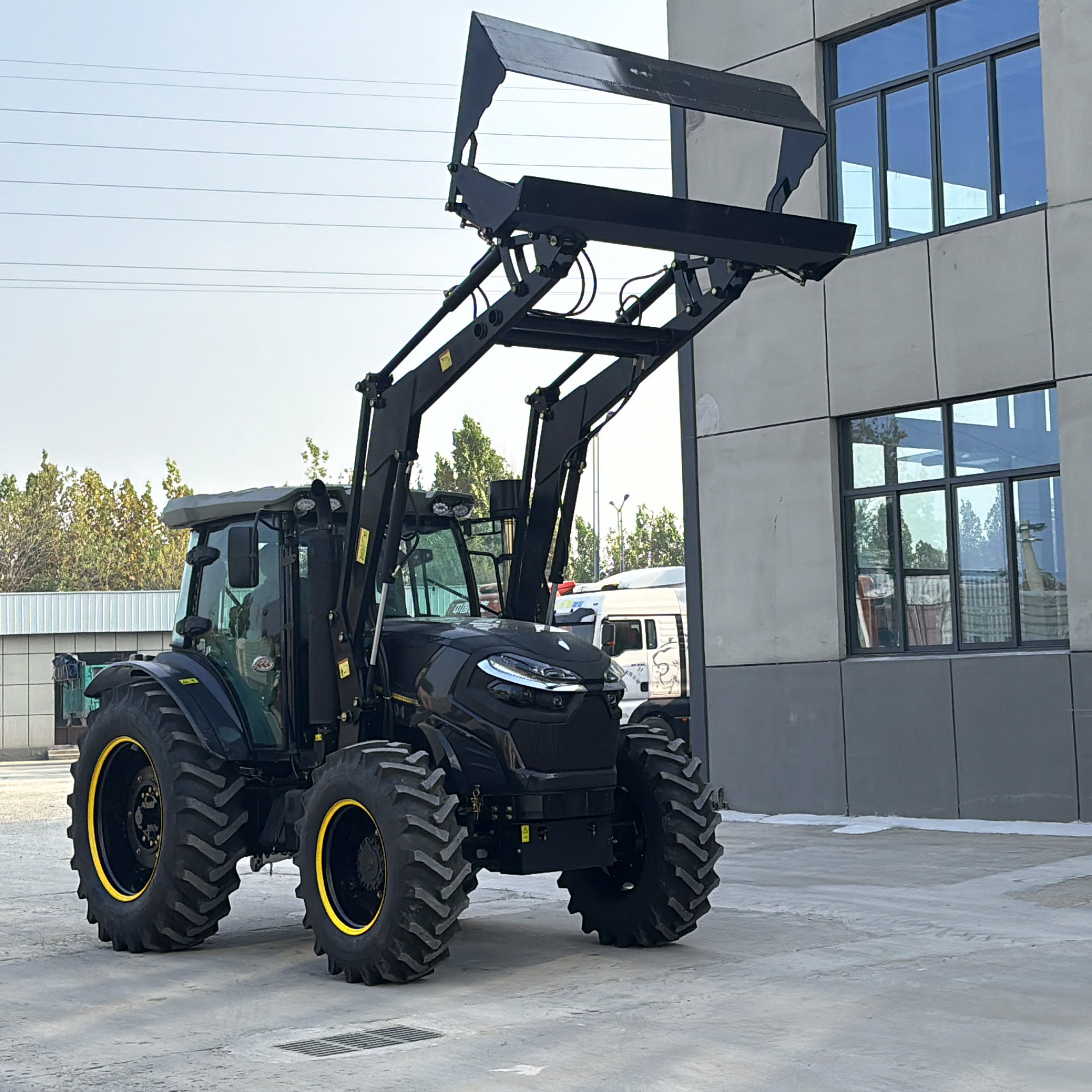 Meilleure vente de tracteur agricole neuf à bas prix tracteur à roues 150hp 4wd à vendre – Image 4