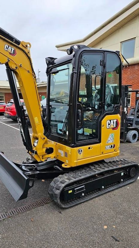 Mini pelle CAT 302.7 2023 – Neuve avec joysticks Engcon et 3 godets – Image 6
