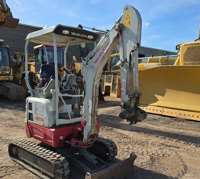 Mini pelle Takeuchi TB 217 R 2022 – Très faible nombre d’heures et en excellent état – Image 3