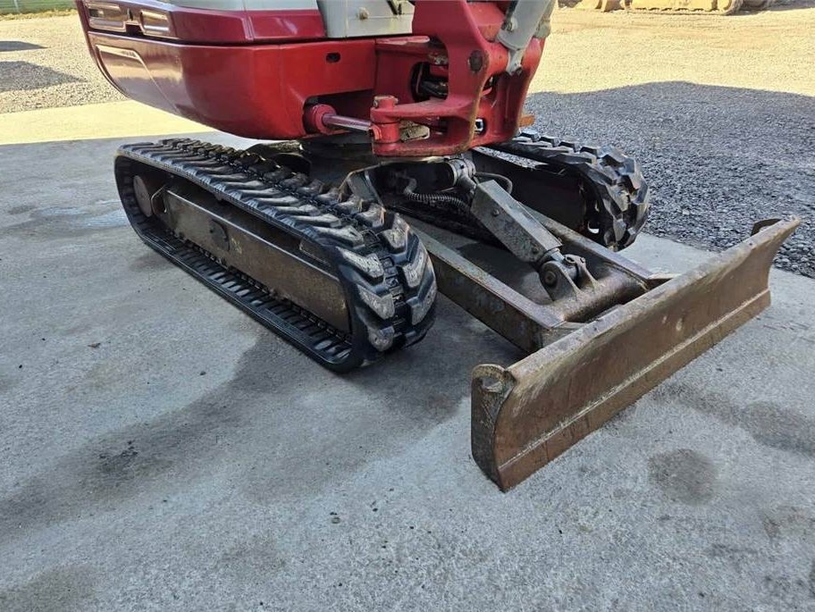 Mini pelle Takeuchi TB230 2017 – Fiabilité et performance dans un format compact – Image 7